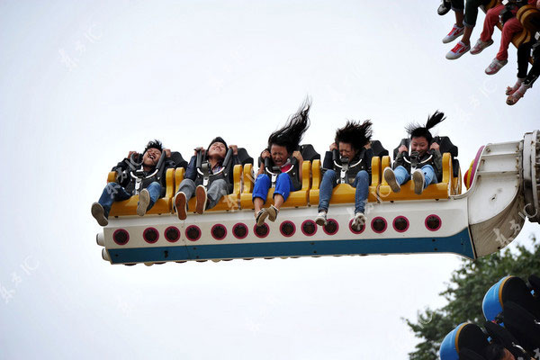 Visitors to Baiyun Park in Guiyang, Guizhou province, experience a hair-raising moment on Saturday. But speed and thrills are not normally associated with holiday travel as severe traffic congestion and overcrowding blighted the experience of many.  Road to nowhere is route to despair