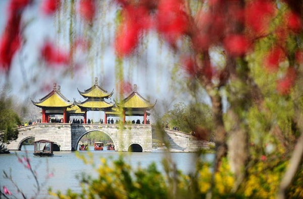 Spring scenery of West Lake in E China Spring scenery of West Lake in E China