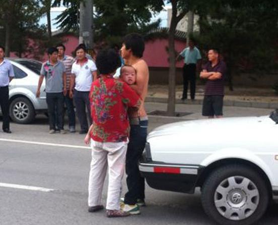 Hostage-taker shot dead by Beijing police