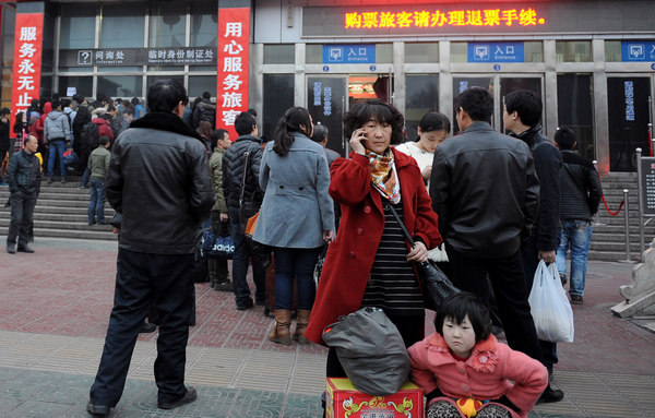 People return to flooded homes