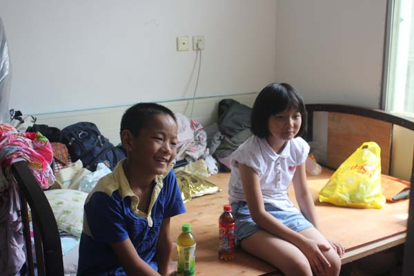 Treat for left-behind children in summer holidays