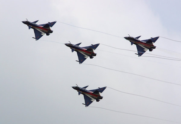 The People's Liberation Army's August 1st Aerobatics Team performs at the MAKS-2013 air show in Zhukovsky on Friday. SHEN JINKE / FOR CHINA DAILY Flight team performs first show abroad