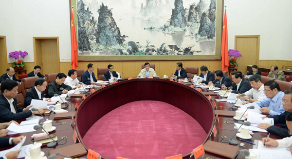 Liu Yunshan, a member of the Standing Committee of the Political Bureau of the Communist Party of China (CPC) Central Committee, presides over the fourth meeting of a leading team of the 'mass line' campaign aimed to strengthen the ties between the CPC and the public, in Beijing, Sept 30, 2013.  CPC officials told to efficiently carry out 'mass-line' campaign