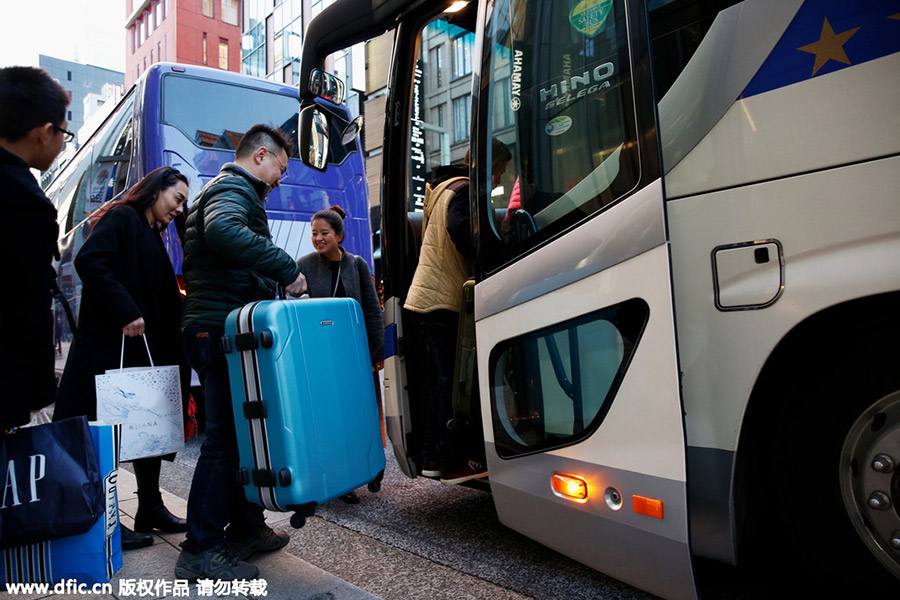 Chinese tourists open their wallets in Thailand, Japan, S. Korea