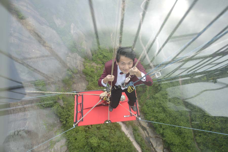 Breathtaking wedding ceremony in the air