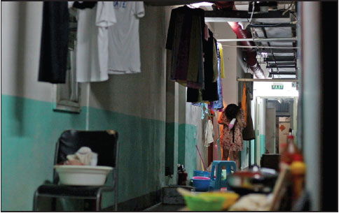 Construction boom fails to clear China's crowded cities