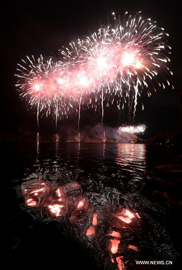Sommet du G20 à Hangzhou : feux d'artifice au-dessus du lac de l'Ouest