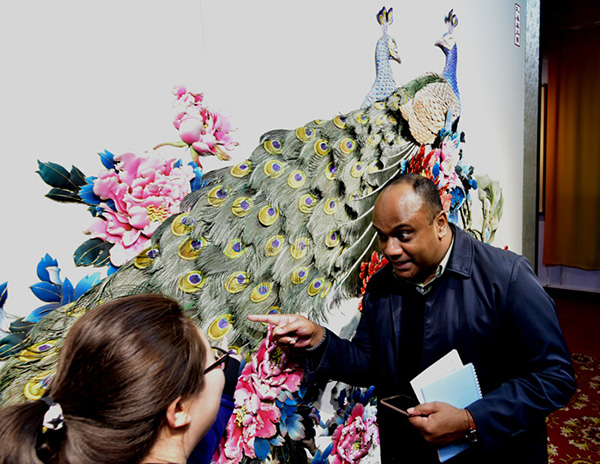 聯(lián)合國教科文組織亞太地區(qū)非物質(zhì)文化遺產(chǎn)國際培訓中心管委會第八次會議代表團赴河北豐寧考察非遺