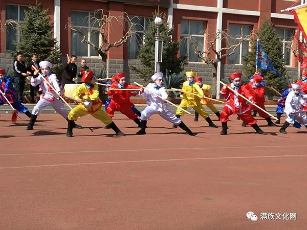 聯(lián)合國教科文組織參觀考察滿族小學(xué)