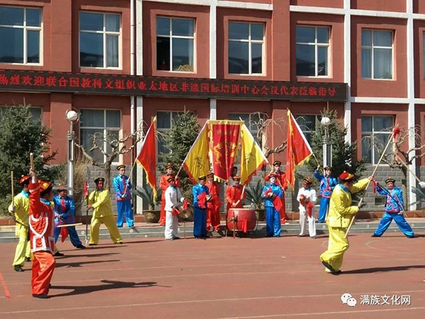 聯(lián)合國教科文組織參觀考察滿族小學(xué)