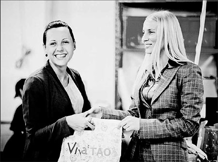 Student creates online business by selling goods from Taobao