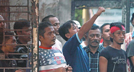 5 dead in jailbreak riots