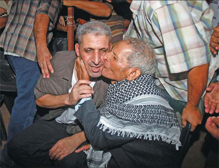 Captives freed as prelude to talks