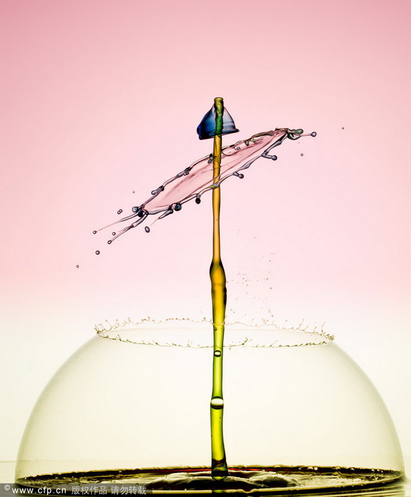 Photographer captures a water droplet's amazing moment