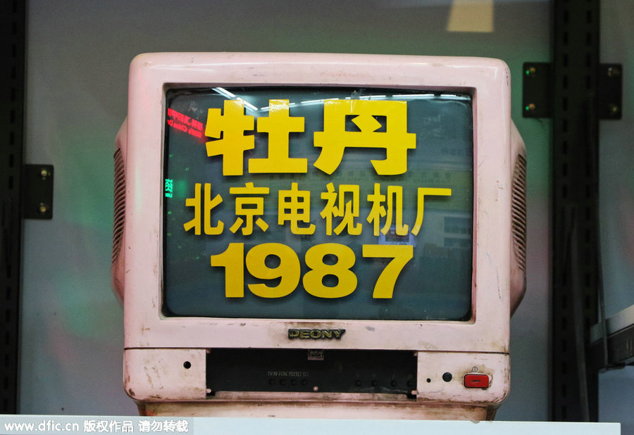 Hundreds of old TV sets displayed to call for environmental protection