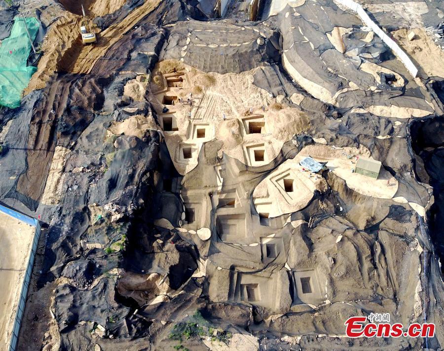 Archaeologists unearth Eastern Zhou Dynasty tombs