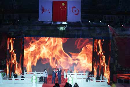 亞運(yùn)火炬冰城傳遞