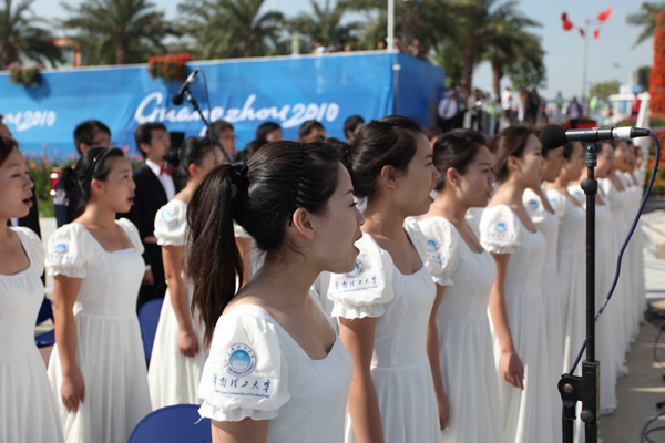 學(xué)生樂團助興亞運城升旗儀式