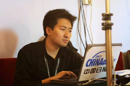 兩會(huì)上的帥哥記者