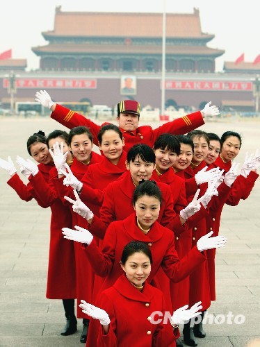 禮儀小姐扮“千手觀音”