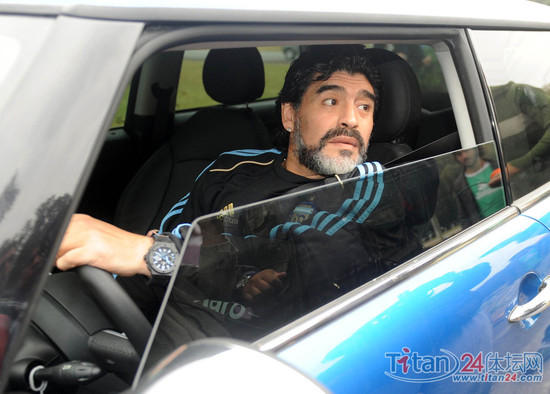 馬拉多納被潑臟水 碾軋記者事件被媒體利用？