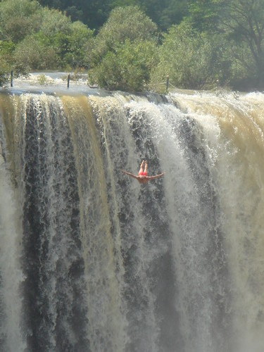 第四屆網(wǎng)絡(luò)媒體龍江行：氣勢(shì)磅礴的吊水樓瀑布