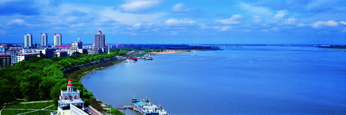 網(wǎng)絡(luò)媒體龍江行采訪團參觀佳木斯沿江十里景觀帶