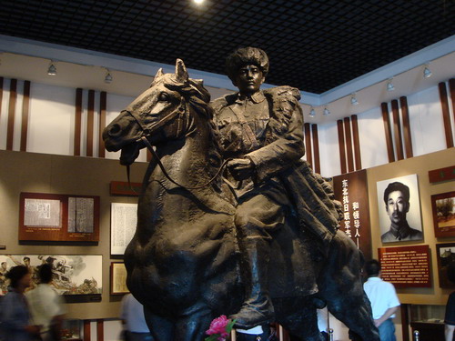 第四屆網(wǎng)絡(luò)媒體龍江行參觀尚志抗日烈士紀(jì)念館