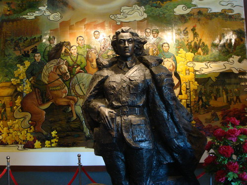 第四屆網(wǎng)絡(luò)媒體龍江行參觀尚志抗日烈士紀(jì)念館