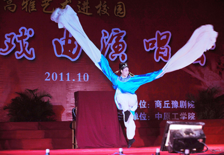 弘揚傳統(tǒng)文化 豫劇“唱”進校園