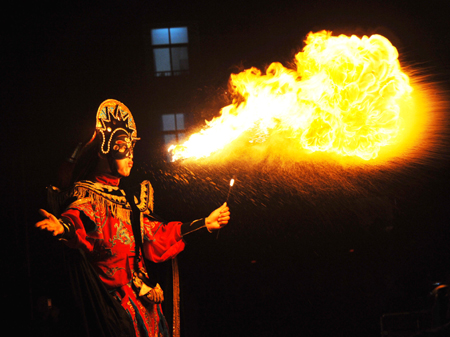 弘揚傳統(tǒng)文化 豫劇“唱”進校園