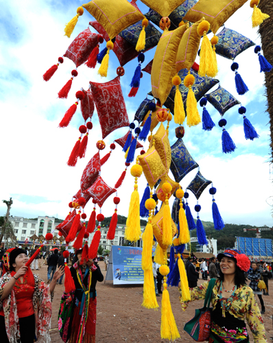 中老越三國丟包狂歡節(jié)在云南江城閉幕