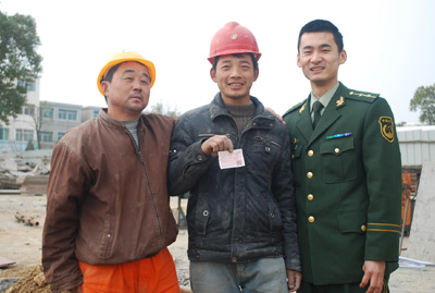 邊防代購票 圓農(nóng)民工回家過年夢