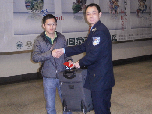 昆鐵乘警找回旅客行李受贊譽(yù)