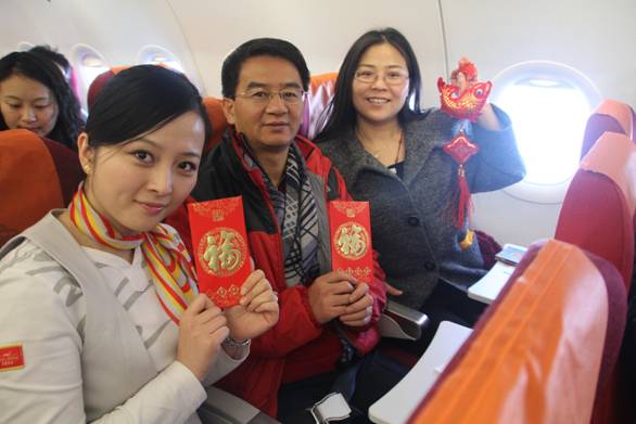 天津航空客艙年味十足 中國(guó)結(jié)利是封博旅客盛贊