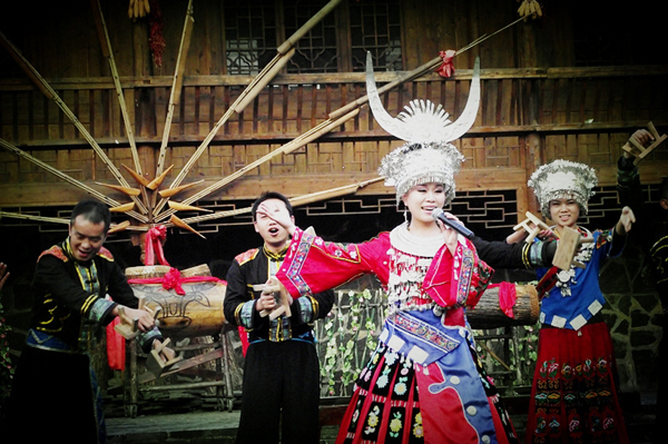 朵久央:用歌聲回答“苗鄉(xiāng)美”