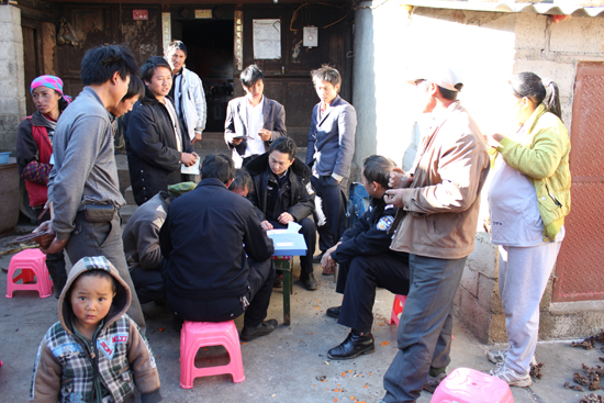 東川區(qū)阿旺派出所民警為300余“黑人”落戶