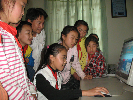 會(huì)澤縣迤車鎮(zhèn)組織小學(xué)生“學(xué)習(xí)雷鋒、做美德少年”網(wǎng)絡(luò)簽名寄語活動(dòng)