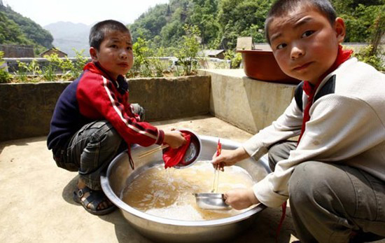 貴州農(nóng)村學童吃上免費午餐