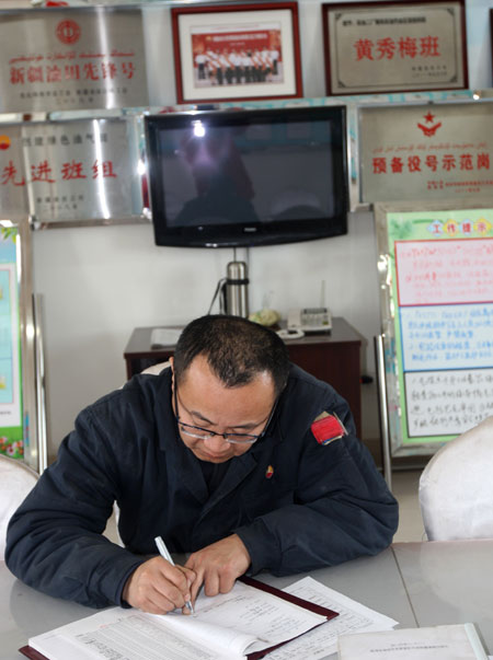 克拉瑪依油田:長(zhǎng)假結(jié)束 生產(chǎn)正忙