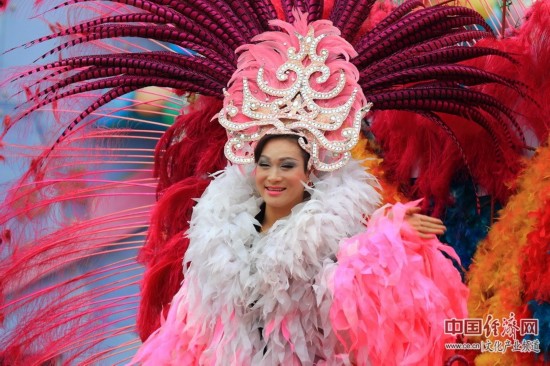 新春走基層：北京洋廟會千嬌百媚過新年(組圖)