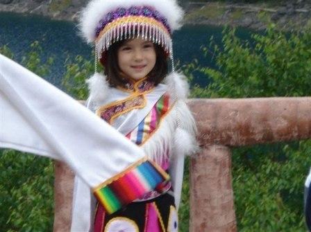 九寨溝最美小蘿莉爆紅 網友集呼“被秒殺”