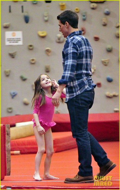 阿湯哥女兒被贊小蘿莉 粉色舞裙顯俏皮可愛