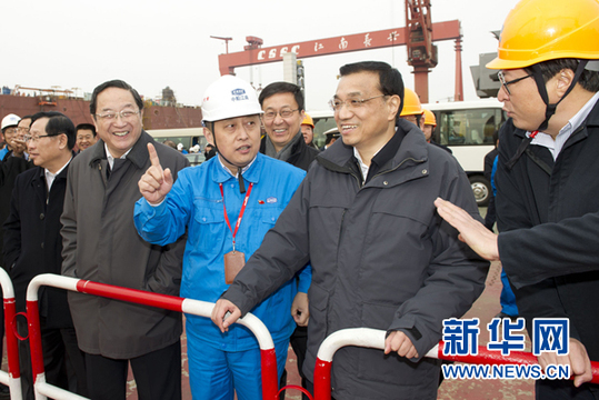 李克強(qiáng)在上海考察 強(qiáng)調(diào)推動(dòng)轉(zhuǎn)型發(fā)展 依靠創(chuàng)新驅(qū)動(dòng)