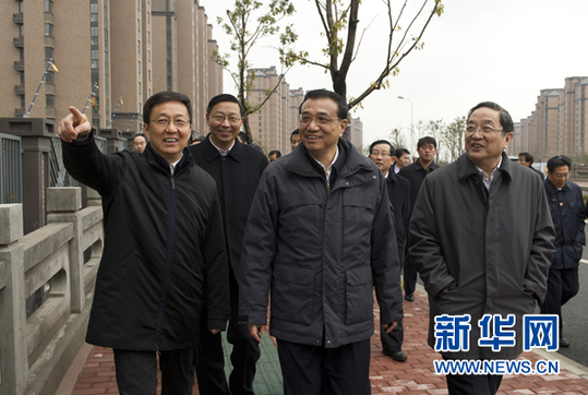 李克強(qiáng)在上?？疾?強(qiáng)調(diào)推動(dòng)轉(zhuǎn)型發(fā)展 依靠創(chuàng)新驅(qū)動(dòng)