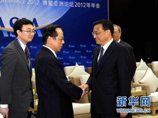 李克強(qiáng)與博鰲亞洲論壇理事會(huì)和咨詢委員會(huì)成員集體會(huì)見(jiàn)并座談