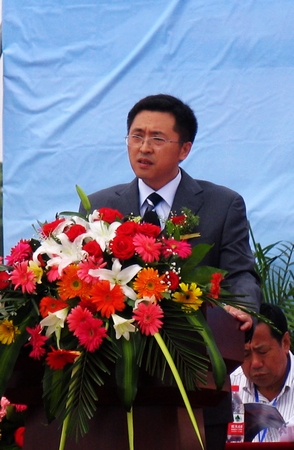 “魅力蘭山杯”2011中美澳藝術(shù)滑水對(duì)抗賽臨沂開賽