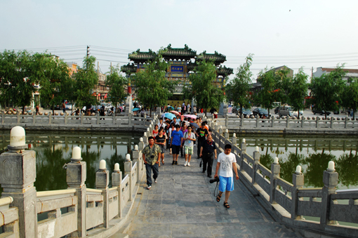 “網(wǎng)上看河南”采訪團(tuán)走進(jìn)老子故里河南鹿邑