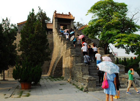 “網(wǎng)上看河南”采訪團(tuán)走進(jìn)老子故里河南鹿邑