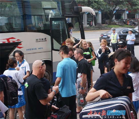 中國和澳大利亞藝術(shù)滑水隊2日抵達(dá)內(nèi)江